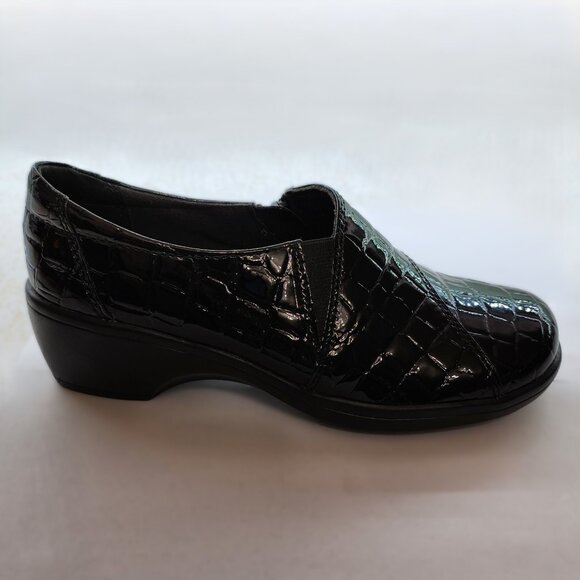 Bendables Faux Patent Croc Print Black Shoes for Ladies - Picture 2 of 8